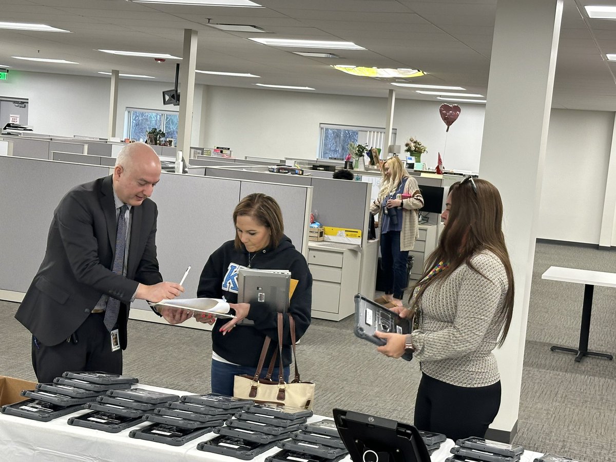 DrJillHandley's tweet photo. An inclusive environment starts w/a family’s first encounter w/a school. We are grateful to all of our ML School Rockstars who work in the front office to create a warm and welcoming environment and who engaged in our ML Scaffolded Support for Registration &amp; Enrollment training https://t.co/L9phNUs2AY