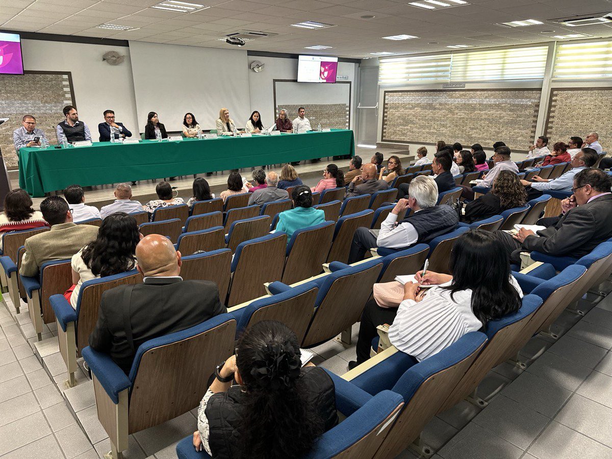 Conalep_Edomex's tweet photo. La colaboración entre todas y todos los actores educativos es fundamental. Nuestros directivos trabajan 🫱🏾‍🫲🏽en conjunto para continuar #TranformandoLaEducación de la comunidad #conalepmex.📚🎓
 
#25añosApasionadamente
#ElPoderDeServir https://t.co/iSMNlk0c7X