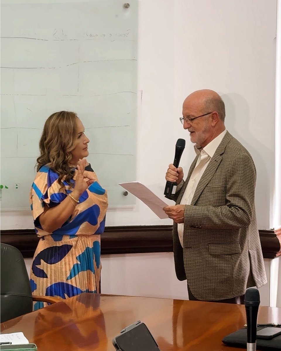 AmandaJaimesM's tweet photo. Asumo con responsabilidad, amor y agradecimiento a Dios este nuevo reto, continuamos trabajando por la #TvPública, la diversidad y los contenidos de calidad, fortaleciendo la cultura, la educación, el entretenimiento, el acontecer diario y la niñez, ahora desde @canaltelecafe https://t.co/qb4pPpbSyh