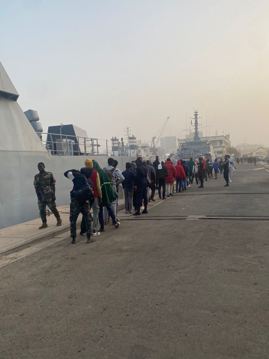 Le 26 février 2024, le patrouilleur de haute mer WALO a intercepté, à 30 km au sud de Dakar, une pirogue transportant des candidats à l’émigration irrégulière. Au total, 154 migrants dont 5 femmes et un mineur, ont été secourus et remis aux services compétents de l’Etat.