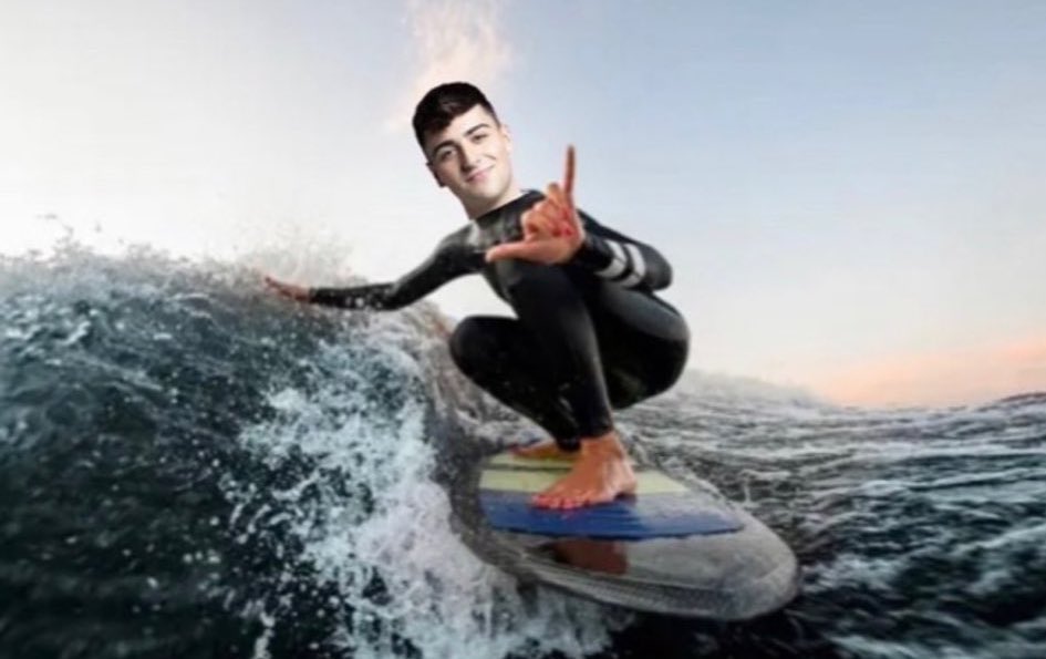 cuando martin saque rompeolas y juanjo para promocionarlo suba esta foto diciendo que él es un rompeolas y que vayamos a escucharlo que