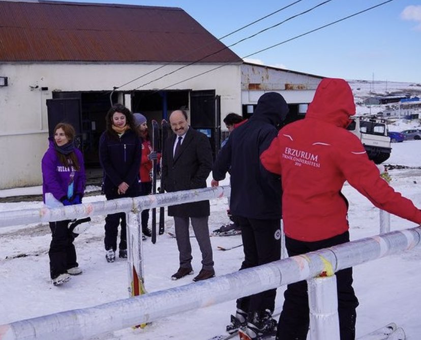 Düzenlemiş olduğumuz kış festivali ile karın keyfini çıkardık🥳 Katkılarından dolayı ETÜ Müzik’e, bize destek sağlayan Sayın Rektörümüze, hocalarımıza ve katılım sağlayan arkadaşlarımıza teşekkür ederiz. Bir daha ki festivalde görüşmek üzere🤗 

#etükariyer #kışfestivali #Erzurum
