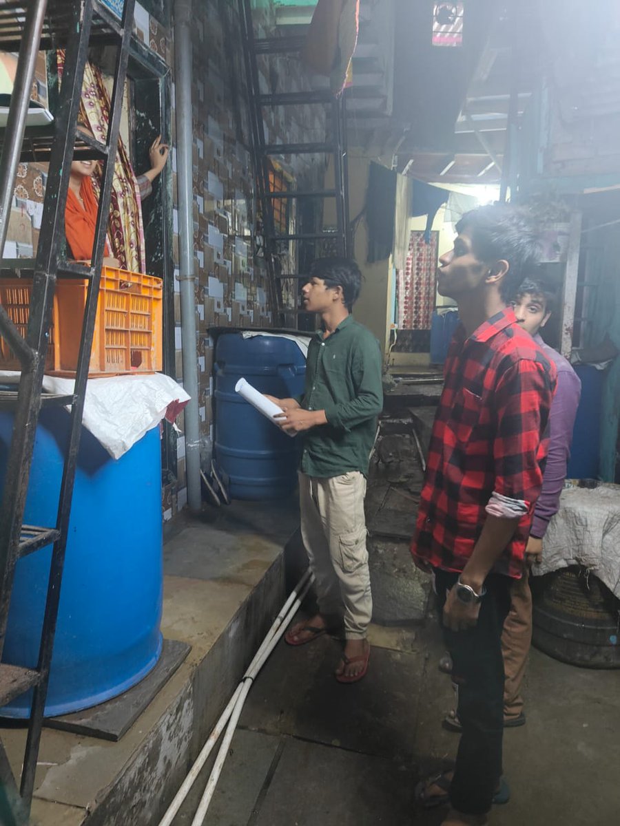 gullyclasses's tweet photo. With passion, Rohit Kanaujiya, Amaan Bagwan, Abdul Munaf, and interns from Bhavans College Andheri shared its value, aiming to empower families with new skills. Join us in making a difference, one community at a time! 💼💫 #CommunityOutreach #MehndiCourse #Empowerment https://t.co/t4alMRPN9e