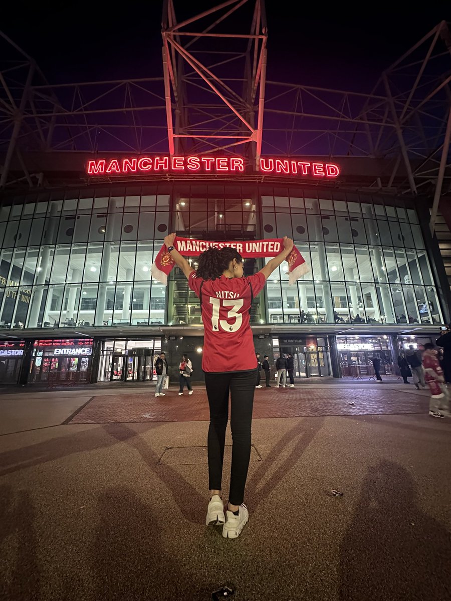 nitsu_13's tweet photo. Local girl becomes a resilience expert at Sir Matt Busby Way♥️ https://t.co/nv2o7A6UXK