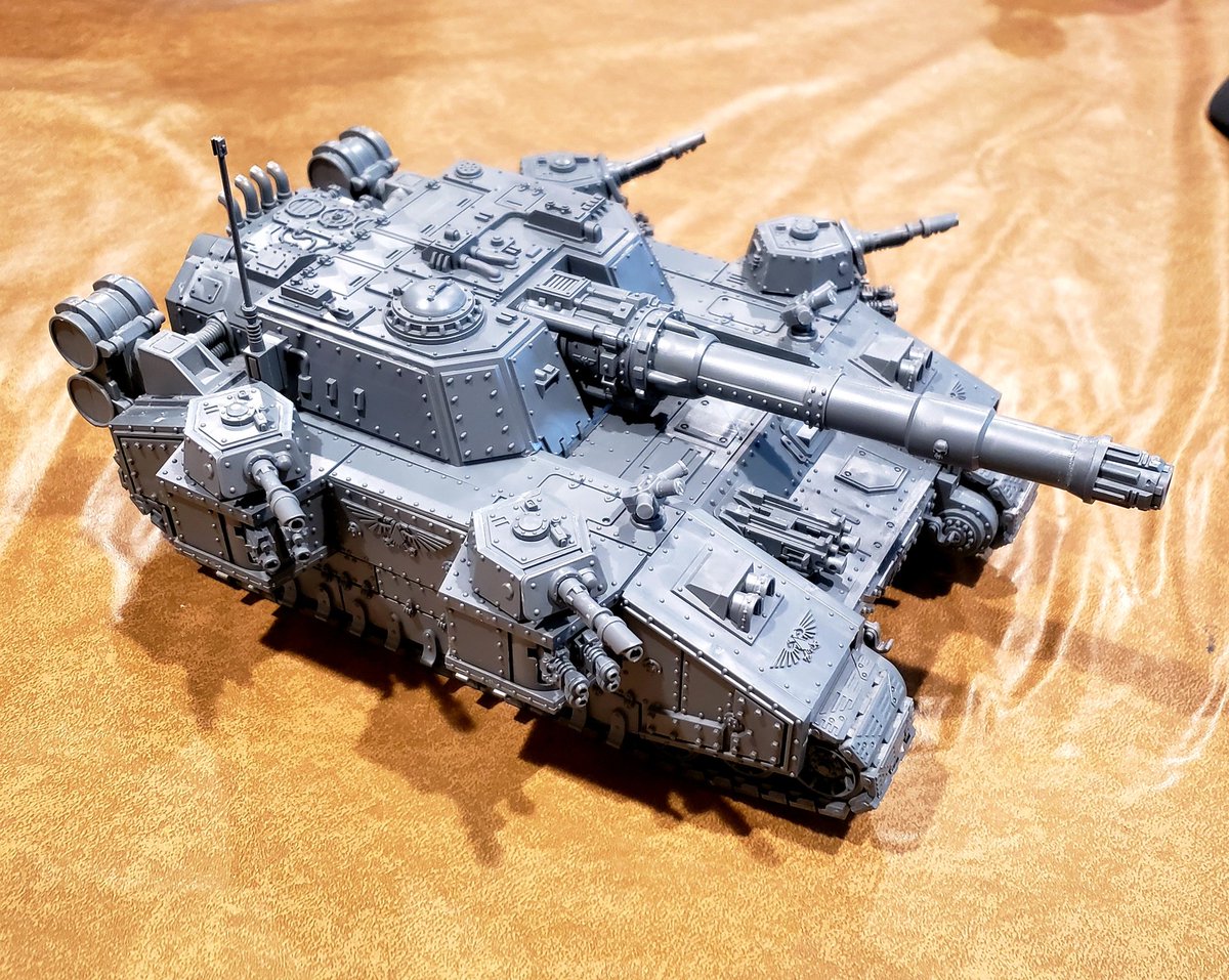 I've built my first Warhammer 40k Super Heavy! I didn't go full 'octoblade,' but this mighty tank converts easily between Baneblade and Shadowsword configurations (no magnets required). Really satisfying build and lots of options and moving parts.
