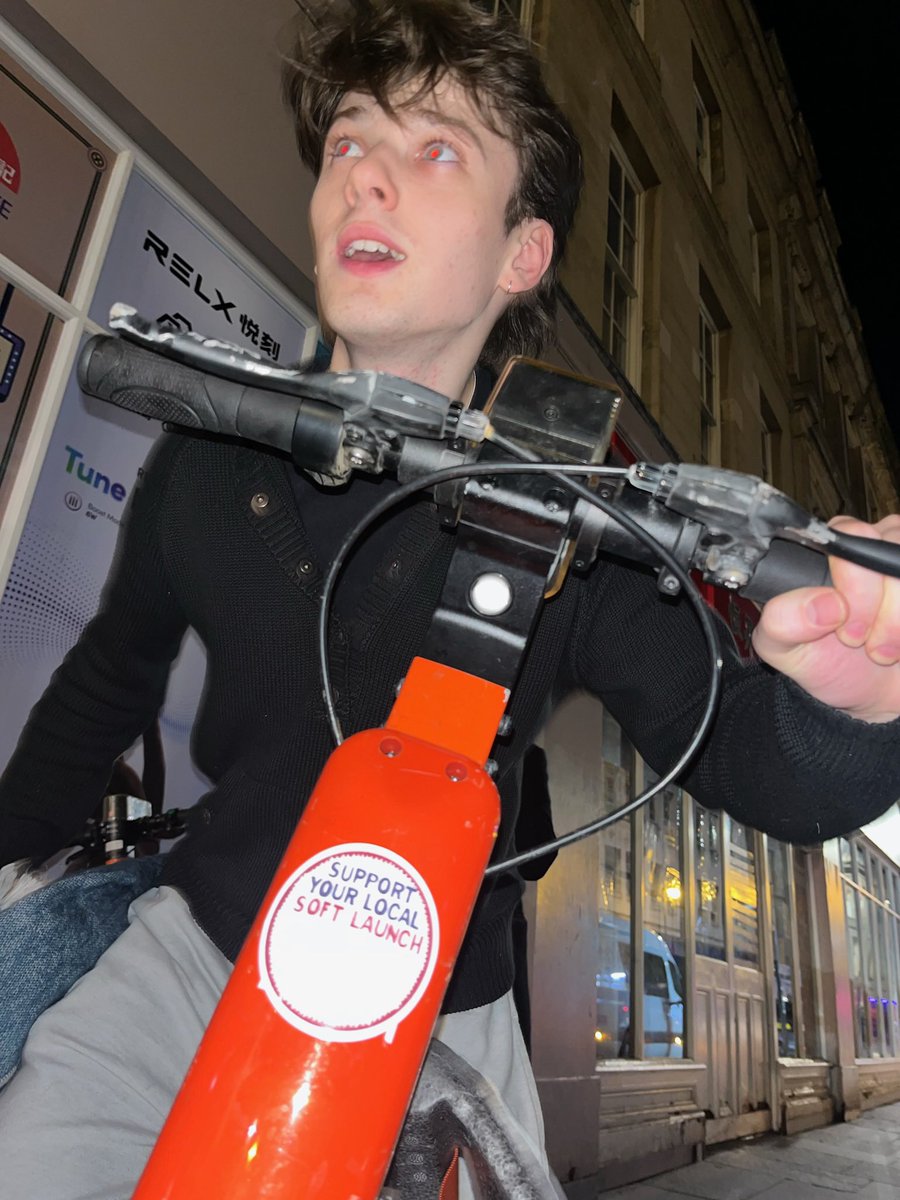 Tune in midday tomorrow smurfs 🙏