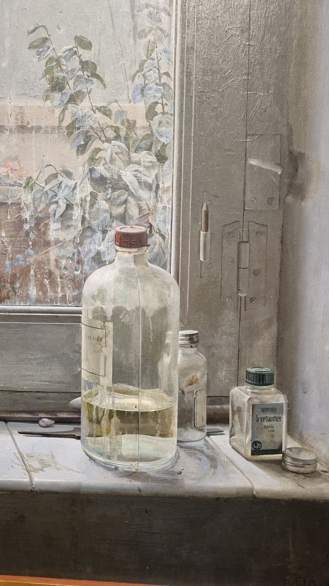 Mañana 27 de febrero se inaugura en el <a href="/MuseoThyssen/">Museo Thyssen</a> El realismo íntimo de Isabel Quintanilla, primera exposición monográfica que el museo dedica a una artista española, figura  fundamental del realismo contemporáneo. 

¿Es posible detener el tiempo?
🧵👇 1/8