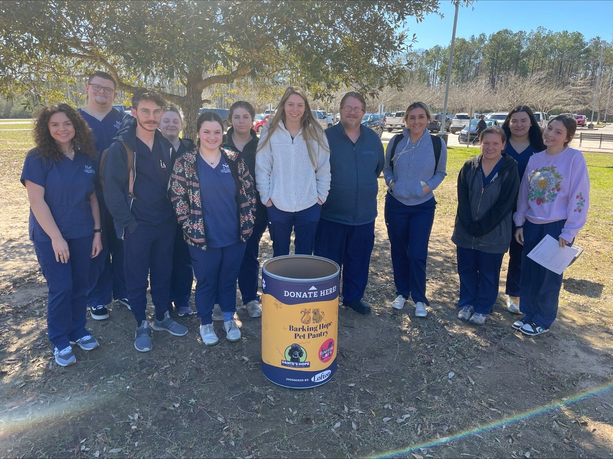 NTCCgators's tweet photo. Our incredible Vet Tech students at FPC are making a difference by supporting Barking Hope Pet Pantry! πΆ Save the dates #VetTechHeroes #FPC #BarkingHope #GradFair πΎ https://t.co/bmjvPLcNf4