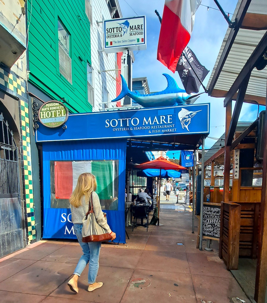 "Sotto Mare used to be the first place Tony Bennett would stop whenever he visited his beloved San Francisco....and no, he didn’t get a reservation. As owner Richie Azzolino told the folks at the Star Tribune: 'It’s Tony Bennett!'” 

Now on the Joe Content blog - link in bio