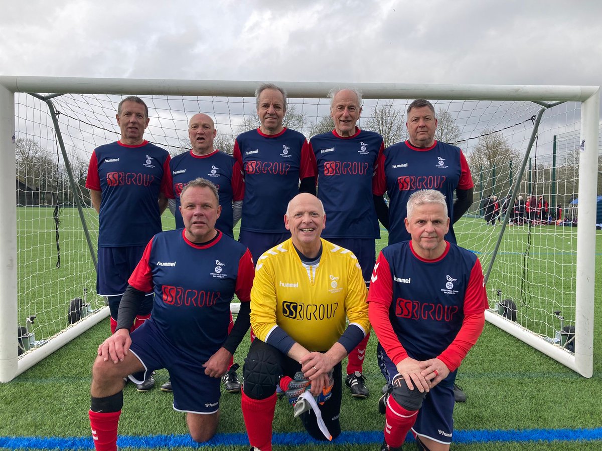 Unbeaten on the day but a point behind Champions Aylesbury, Bracknell Town WFC Over 60’s worthy runners up in TVWFL ⚽️ #robins #walkingfootball