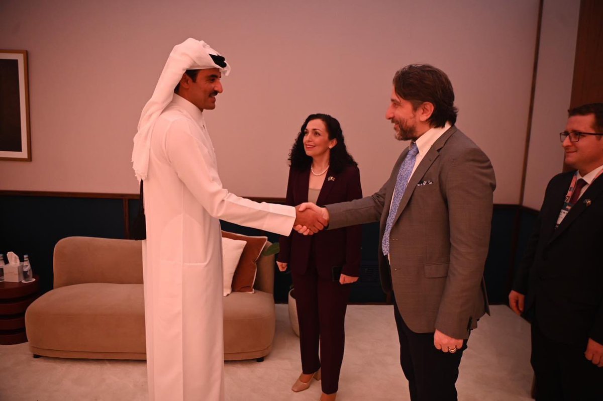 perparim_rama's tweet photo. Takime shumë frytdhënëse në Katar.

Bashkë me Presidenten @VjosaOsmaniPRKS , po qëndrojmë në vizitë zyrtare në Doha.

Sot kishim nderin të takohemi me Emirin e Katarit, Sheikh Tamim Bin Hamad Al Thani, dhe Kryeministrin, Sheikh Mohammed Bin Abdulrahman Bin Jassim Al Thani. https://t.co/MmSlzcXaAX
