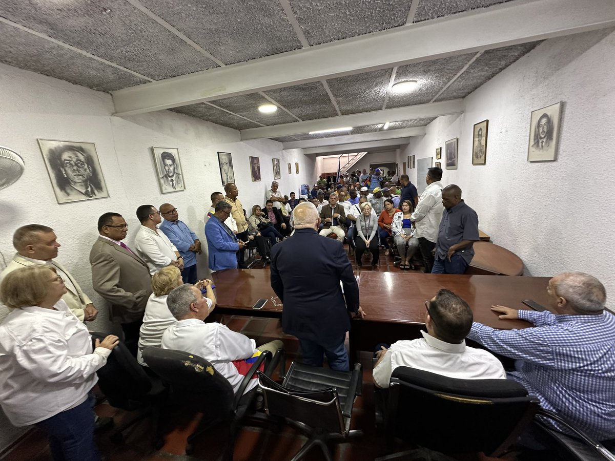 adbernabe's tweet photo. Acompañado de los miembros de la Dirección Nacional de #AcciónDemocrática estuvimos en la sede del partido en Chacao, donde juramentamos al compañero @Negal_m, como nuevo Secretario General Seccional Miranda y al Comité Ejecutivo que lo acompañará en esta nueva tarea por el fortalecimiento de la organización en todos los rincones del estado.

AD ha gobernado a Venezuela porque su militancia ha sido organizada y disciplinada, y es por ello que con nuestra Maquinaria Electoral ADeca volveremos a Miraflores y gobernaremos con amplitud y desprendimiento con @Luisemartinezh, para el bienestar y progreso de todos los venezolanos. 

#ADSeCrece 🏳️