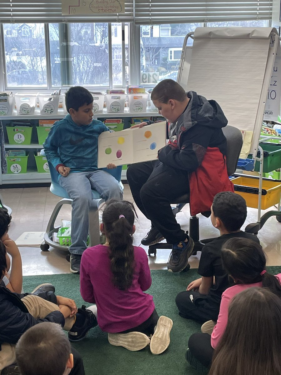 We enjoyed listening to students from student council read a special story to us! 📖❤️ <a href="/MsFeibusch/">Kathryn Feibusch</a> <a href="/SEM_Dalers/">SEM Dalers</a>