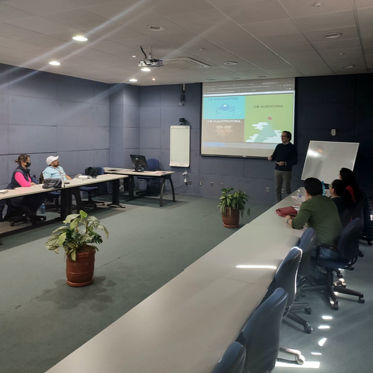 UASLP_CICSA's tweet photo. 🎙️📻 Taller de Locución y Producción Radiofónica Organizado el 22 de febrero en CICSA como preparación para el equipo de "Bibliófilos"
Gracias al Dr. Miguel del Río y a LCC Monsivais Salas por compartir su conocimiento🙌
#UASLP #ProducciónRadiofónica #Bibliófilos #RadioUASLP https://t.co/dvCyHWXv1X