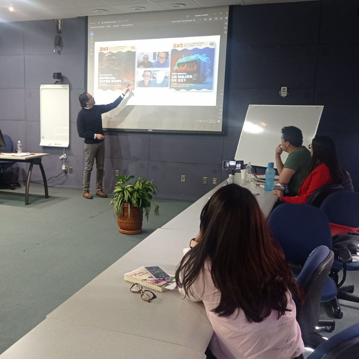 UASLP_CICSA's tweet photo. 🎙️📻 Taller de Locución y Producción Radiofónica Organizado el 22 de febrero en CICSA como preparación para el equipo de "Bibliófilos"
Gracias al Dr. Miguel del Río y a LCC Monsivais Salas por compartir su conocimiento🙌
#UASLP #ProducciónRadiofónica #Bibliófilos #RadioUASLP https://t.co/dvCyHWXv1X