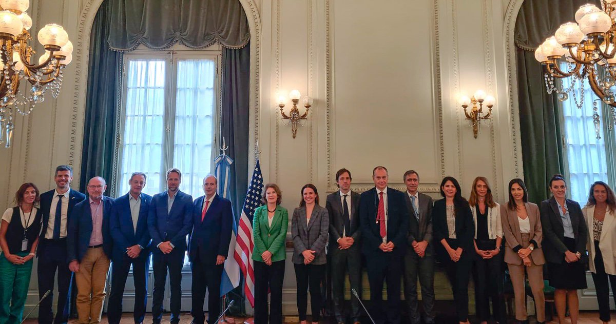 Funcionarios de Cancillería, Justicia, Seguridad y Salud se reunieron hoy con autoridades de la <a href="/EmbajadaEEUUarg/">Embajada de EEUU en Argentina</a> para dialogar sobre el funcionamiento de los programas de cooperación que desarrolla, en nuestro país, la Oficina Internacional Antinarcóticos y de Aplicación de la