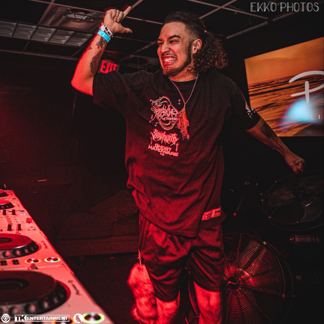 DefiantPresents's tweet photo. Reminiscing today of the memories we created during our last event at @louiejayxx ‘s ‘AURA’ TOUR with special guest, @woddofficial ! 🔥🥲 The full album shot by @ehhko.photography is now live on our FB page or in our bio! ➟ https://t.co/VYkFrscdfF 🎸🌐⚔️ #MondayMemory https://t.co/jfDyV1UuJb