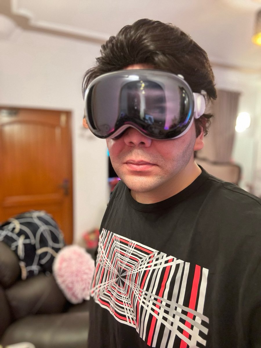 TaimurAsad's tweet image. Elevate your vision with Apple Vision Pro 😉ᯅ
#EyeSight #spatialcomputer #visionpro #apple