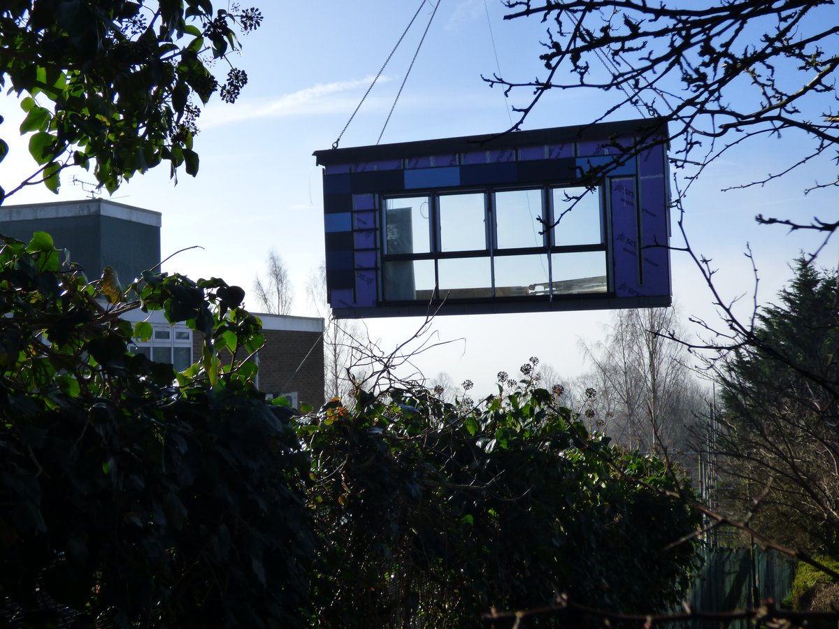 HallamFieldsJS's tweet image. Two new classrooms are craned in hallamfieldsjunior.wordpress.com/?p=2796