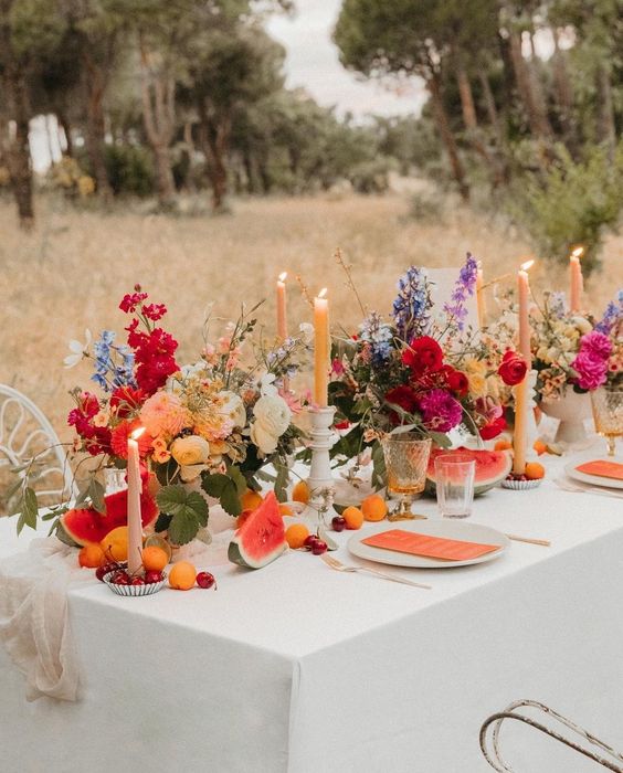 FianceeBodas's tweet photo. Ideas para una decoración de mesas al aire libre en una boda primaveral. https://t.co/2Su4XUkUzp