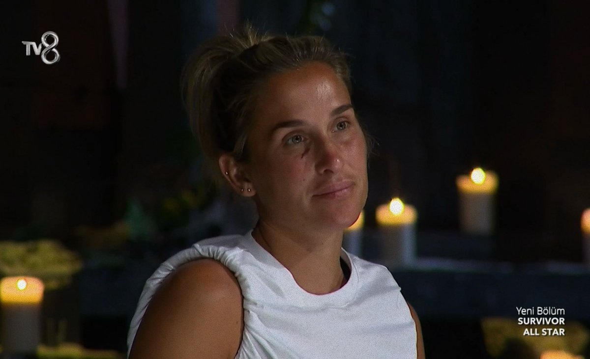 Adaletiniz batsın cidden kadını zorla evinden kaldırdın yarışmaya getirdin kadın geldiği günden beri psikolojik şiddete mağruz kalıyor ve Semanın 4 yıllık survivorında ilk hatasında diskalifiye ediyorsunuz. Büyük haksızlık