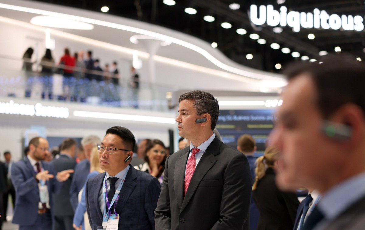 SantiPenap's tweet photo. En el encuentro con directivos de Huawei exploramos nuevas oportunidades de inversión en soluciones TIC en nuestro país, para avanzar hacia una mayor conectividad y desarrollo digital en nuestro país y en la región. https://t.co/64fRjJSeCP