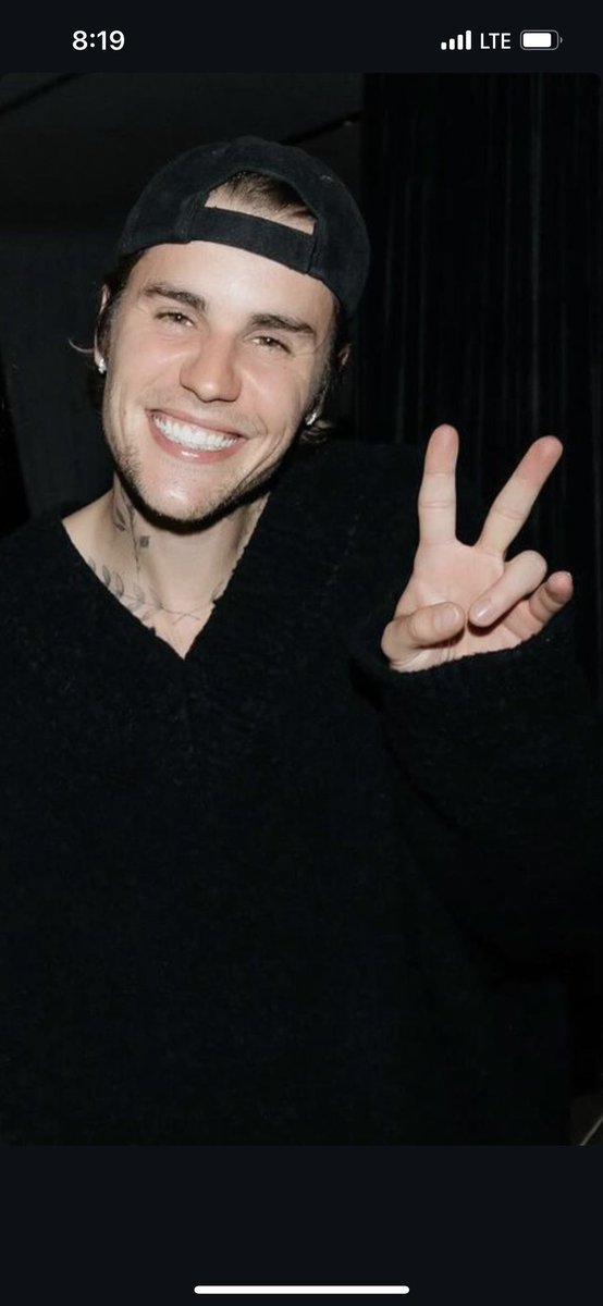 pinkroseglitter's tweet photo. @JustinsTourNews @justinbieber #bieberweek https://t.co/WOxT7MBCP6