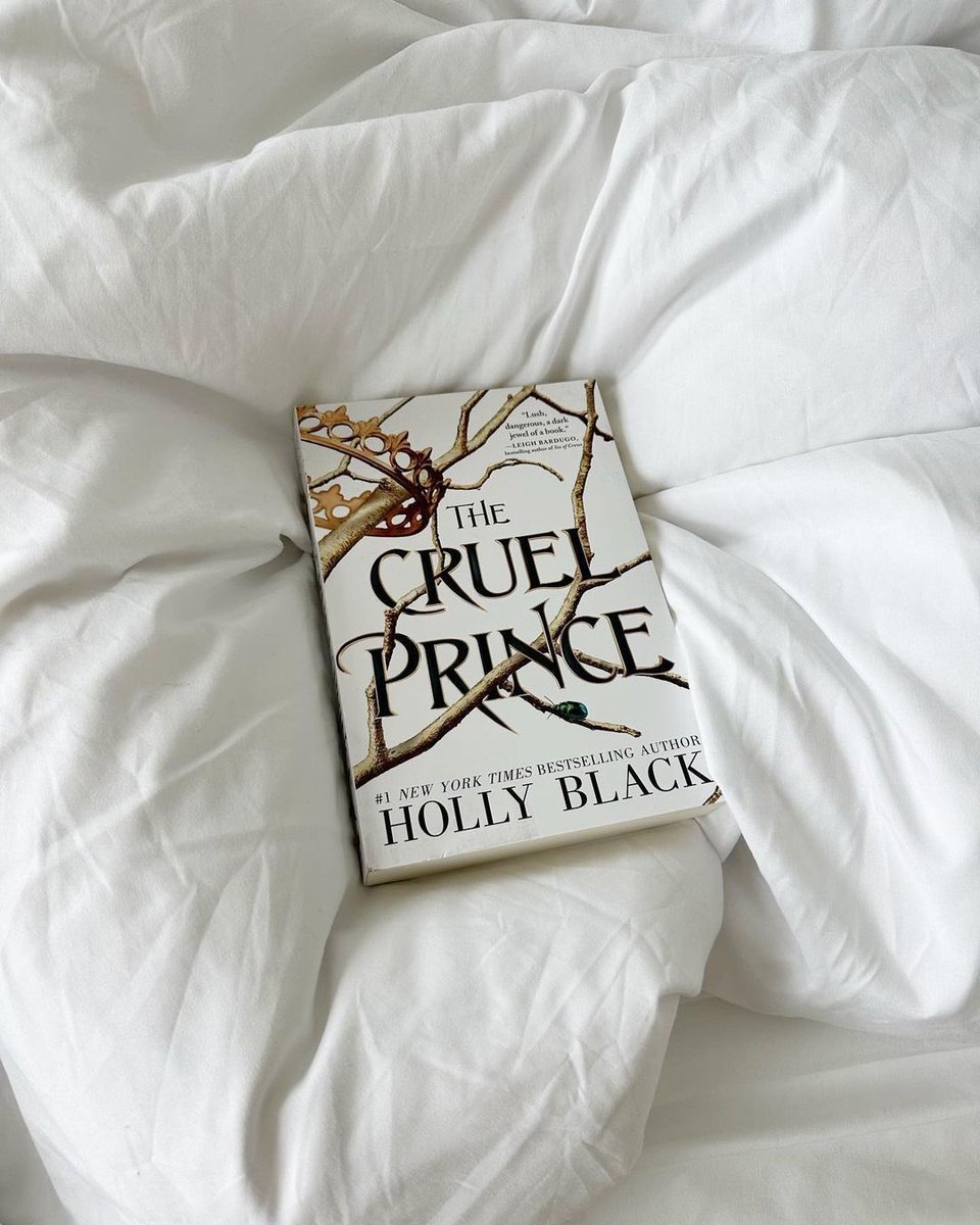 books with my favorite characters 🤍