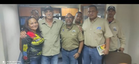 Nuestro Resp. Político del Edo. Bolivar Rafael Peña junto a miembros de la célula Tupamaro Alcasa se reunieron con el Pdte. De CVG Alcasa Arquímedes Hidalgo, para afianzar lazos políticos que nos permitan el reconocimiento integral de nuestras fuerzas productivas.
<a href="/NicolasMaduro/">Nicolás Maduro</a>