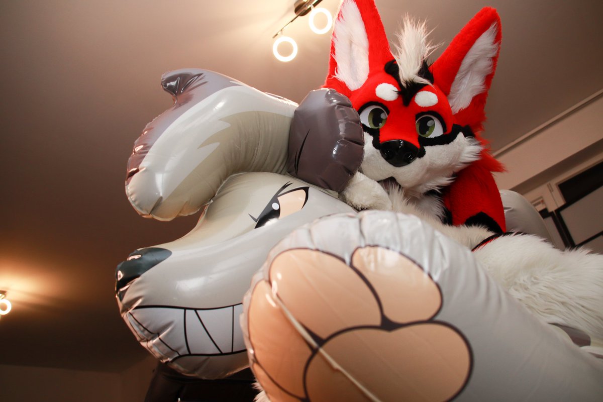DvonDaWoof's tweet photo. Things are changing :

- More talkative and active
- Attending to way more cons ( EF, NFC,.. ) starting mid '24
- A way to cure you and bring happiness thanks to Dvon 2 and 3
- Coming back as inflatable/hardstyle furry
...

I'll explain all in a video.

See ya! ❤️

📸 @toyagami https://t.co/uwnEkWWPsm
