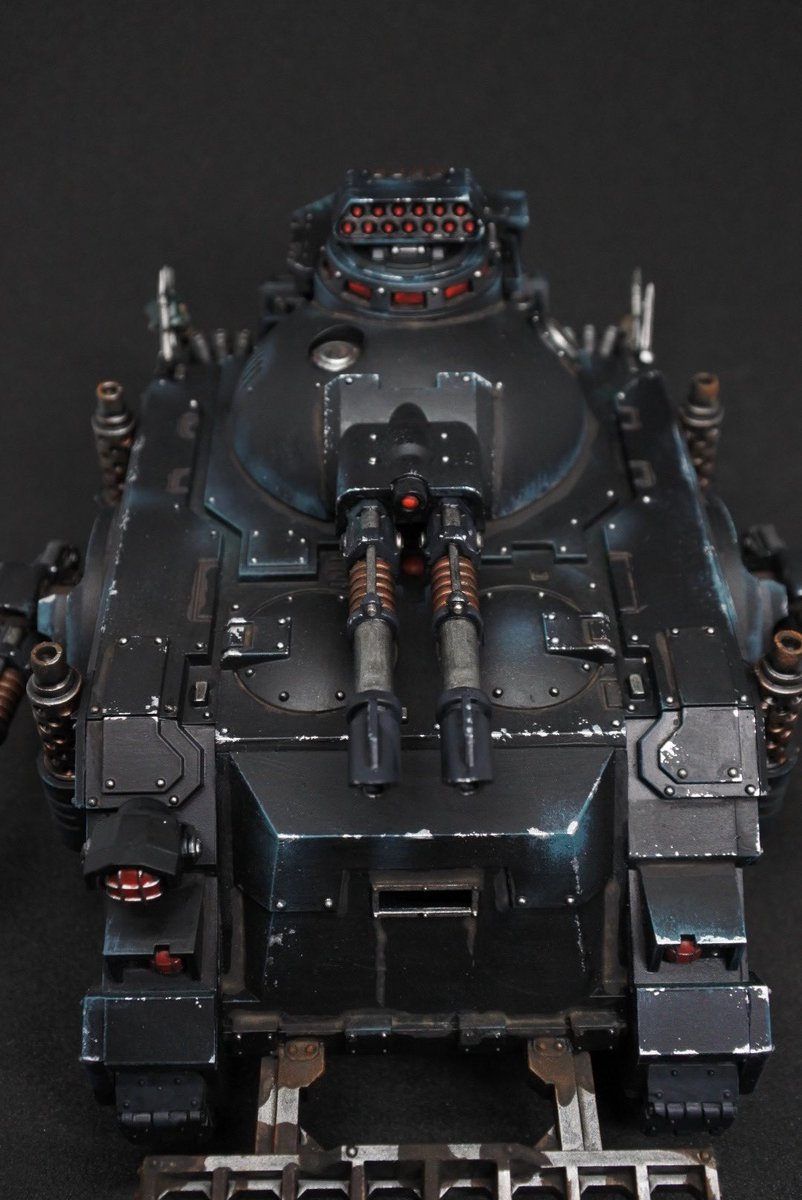 RAT_NS's tweet photo. プレデター・アナイアレイター　デイモス型改修ver.

塗装が剥げた所には元の機体の色味が出てる感じにしたくてSUNS OF HORUS GREENでドライブラシしてみた！！

どんどん汚したり錆びさせたり楽しく作れたー！！

#ウォーハンマー https://t.co/WkuN1PFB3n