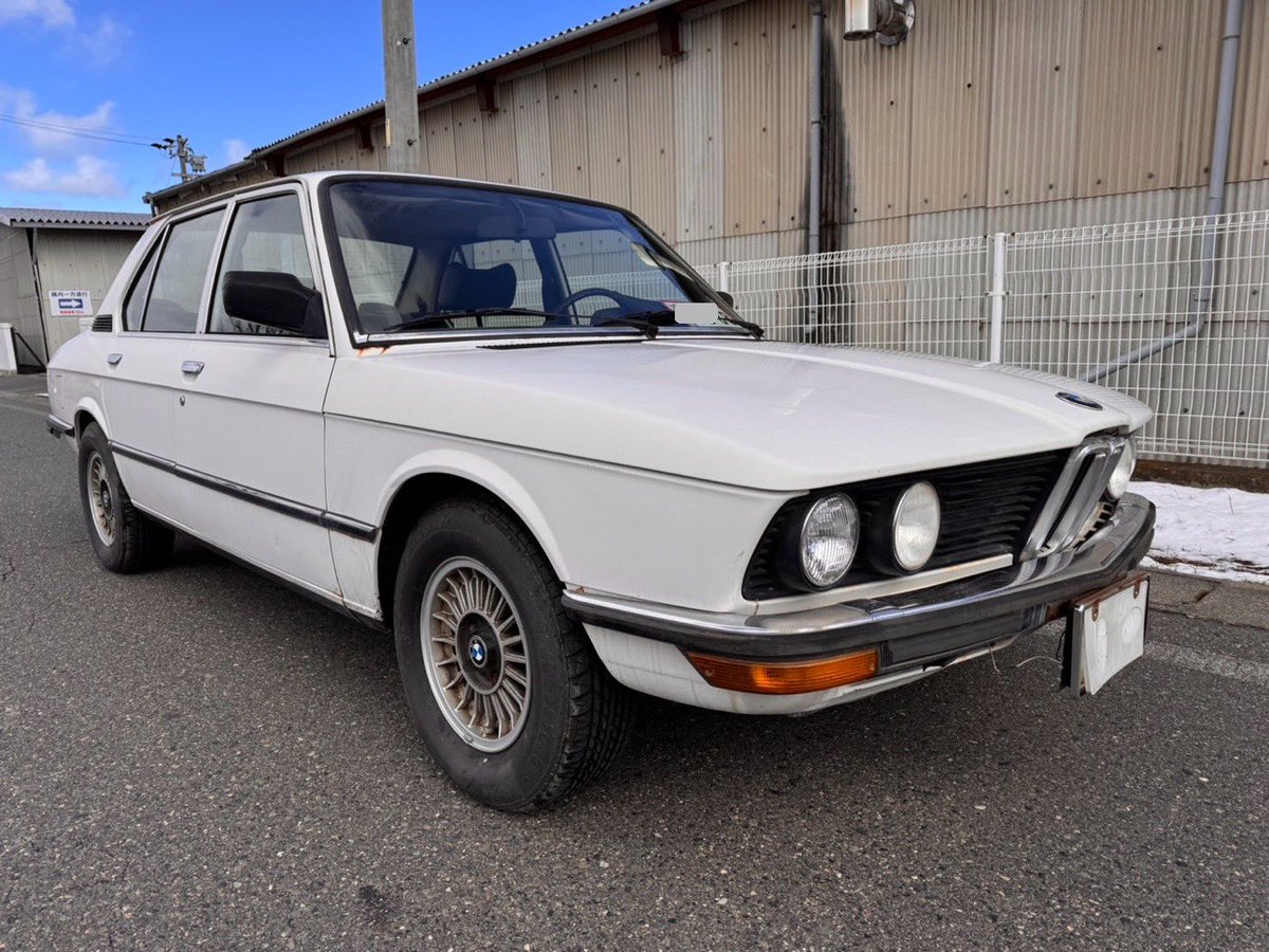 Warraich_Trd's tweet photo. 本日またもや　#クラシックカー昭和56年　#クラシックBMW520 #BMW520
買い取りさせていただきました。とても年代わりに程度がよく、普通に動きます。近いうち出品します〜　#BMW #中古車売ります　#classiccarsforsale #classicBMW https://t.co/Xgy7QGLX6j