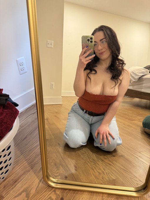 Should I wear tube tops more often? 😌 https://t.co/t1EunSEWys