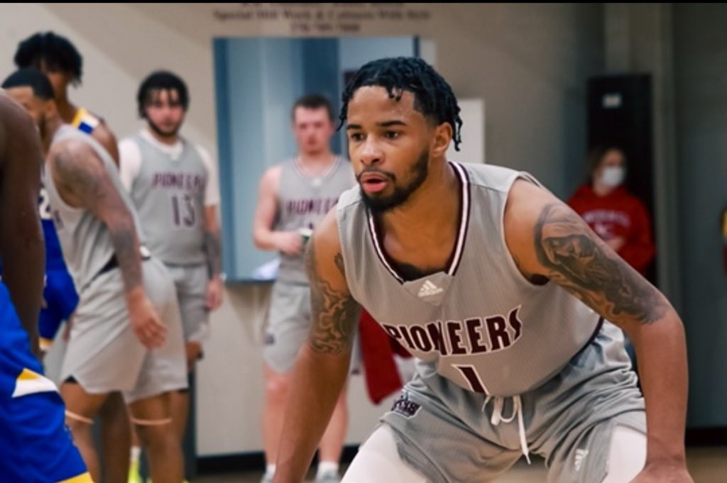 Happy Birthday to two of the best @cuhmbb Pioneers 

So many memories made with each of you and as a young coach I couldn’t have asked for a better group of athletes to start off with 

You all laid the foundation for our program 

🧱💯🪜

<a href="/_tyduncan/">Tyrese Duncan</a> <a href="/502tyron/">Tyron Duncan</a>