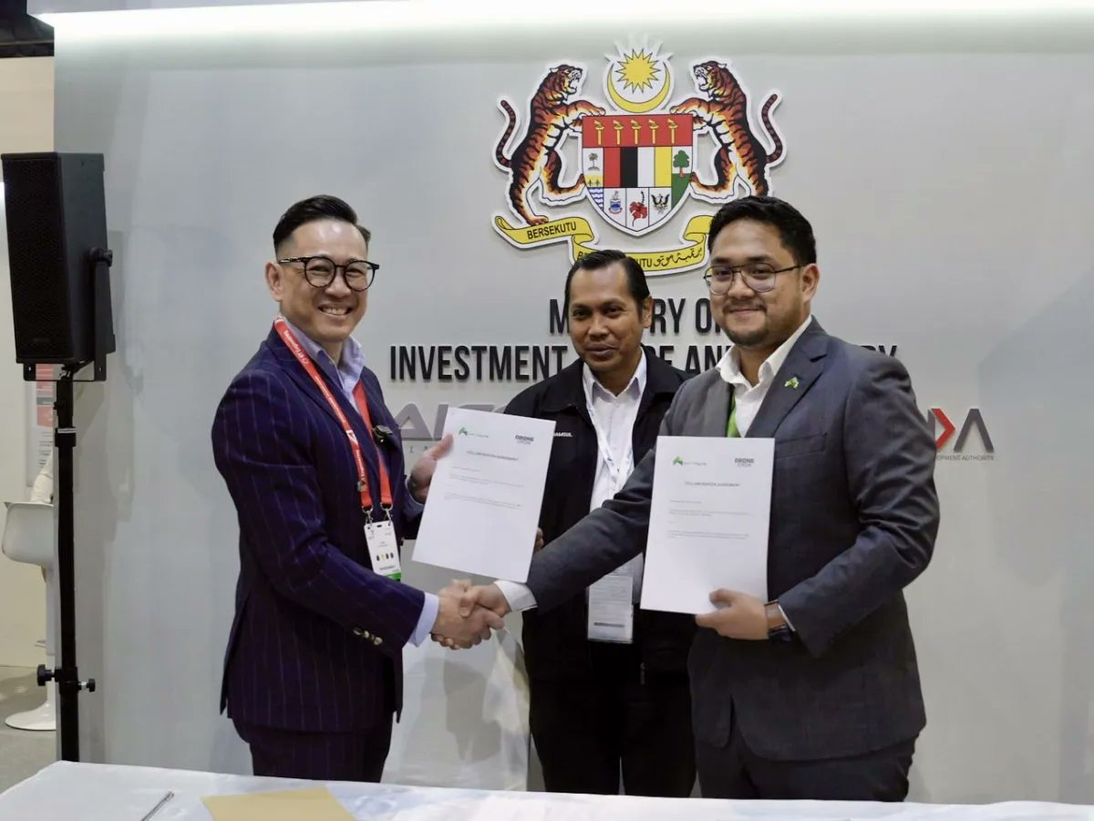 IAA_Asia's tweet photo. Aerodyne Group and DroneDash Technologies have formed a partnership to introduce cross-border drone delivery services between Malaysia and Singapore, using advanced technologies to boost logistics efficiency👉https://t.co/Df668sTb3a

#dronedelivery #logistics #malaysia #singapore https://t.co/WJUDJPBWhh