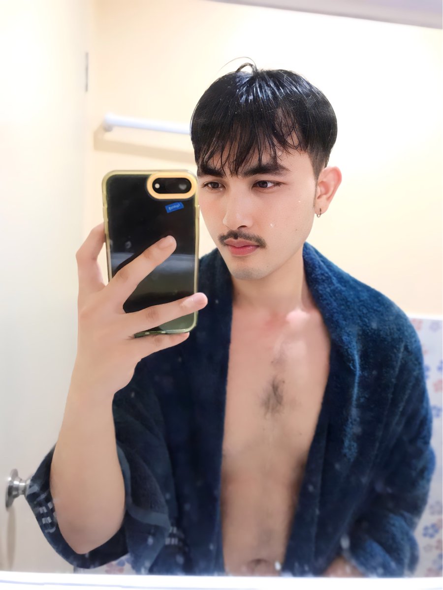 เรื่องตอกผมหยอกไม่เป็น. กรู้ววววว 🤣🤣
#ห้างแก้ว # สะพานสี่ #บ่อวิน