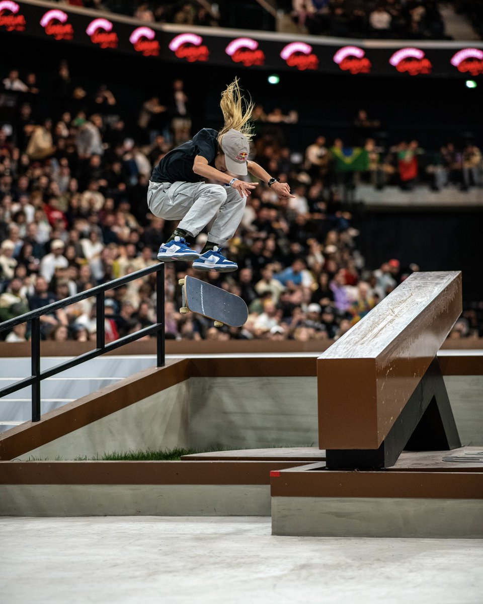 divaskateras's tweet photo. Chloe conquista o 1° lugar, Rayssa o 2°, e Yumeka completa o pódio na primeira etapa do SLS Championship Tour 2024. 

https://t.co/O0JJoTklhi https://t.co/3yF6z4AD3L