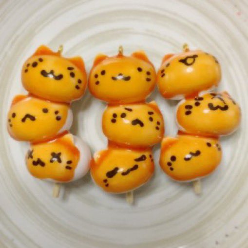 qrou's tweet photo. 樹脂粘土で作る創作和菓子や練り切りを作っておりますっハンドメイドイベント参加しながらVtuberとしても配信やイベント紹介活動したりと様々っ

甘味処作品を楽しんでくださり有難う御座いますっチャンネル登録も何卒ー！

 @Lupopo_cafe 様いつも有難う御座いますっ

https://t.co/dMvujS9Pmc https://t.co/mVFpgQqTBH