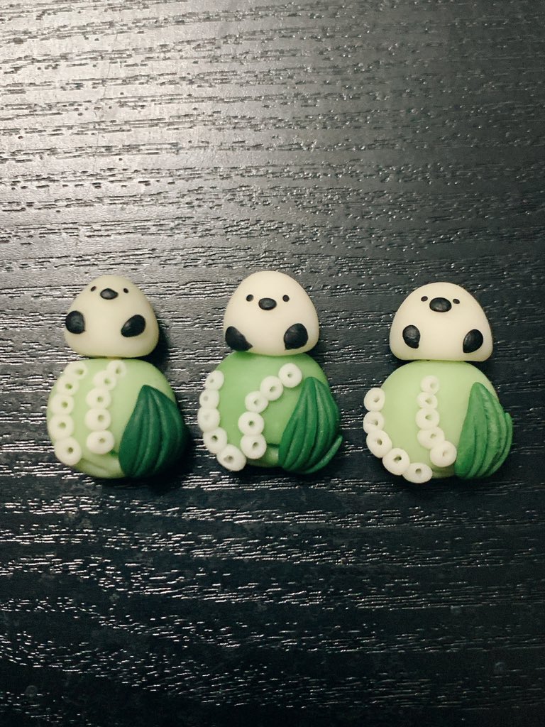 qrou's tweet photo. 樹脂粘土で作る創作和菓子や練り切りを作っておりますっハンドメイドイベント参加しながらVtuberとしても配信やイベント紹介活動したりと様々っ

甘味処作品を楽しんでくださり有難う御座いますっチャンネル登録も何卒ー！

 @Lupopo_cafe 様いつも有難う御座いますっ

https://t.co/dMvujS9Pmc https://t.co/mVFpgQqTBH