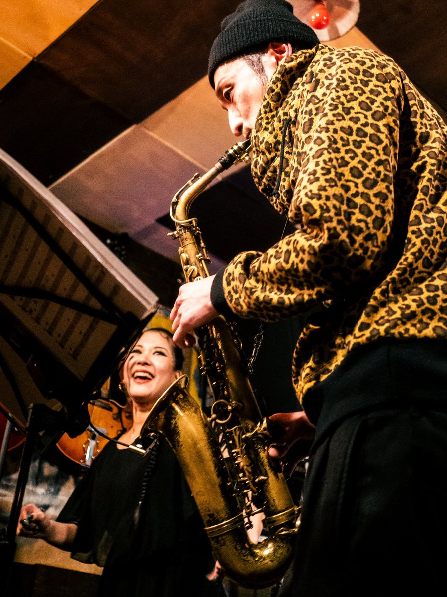 takako_torigoe's tweet photo. 2024.2.24 -A FOUR-

Photo by @skatophoto1 

Mu THE MOON🎤
小浜早佑梨🎹
大河内拓也🎷

guest レコラボ @recman5bassdtm 

 at 大阪十三 RAINCOAT

#歌い手 #大阪 #レコラボ #大河内拓也 #小浜早佑梨 #Muthemoon #十三Raincoat https://t.co/psy0SGtHGU
