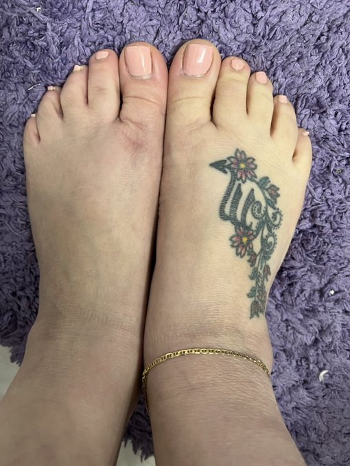 Where is my feet fetish men at  Look at my new pedicure foot I have a https://t.co/SUh8P5HGhj acct https://t<a href="/tag/newprofilepic"class="tags"><span>#newprofilepic</span></a>