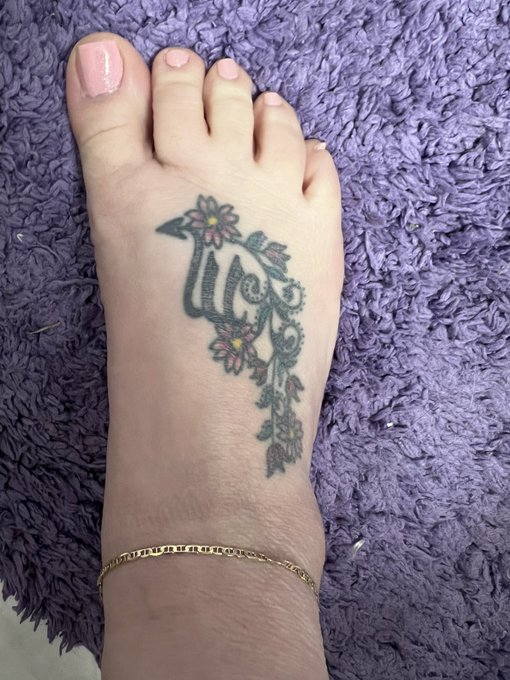 Where is my feet fetish men at  Look at my new pedicure foot I have a https://t.co/SUh8P5HGhj acct https://t<a href="/tag/newprofilepic"class="tags"><span>#newprofilepic</span></a>