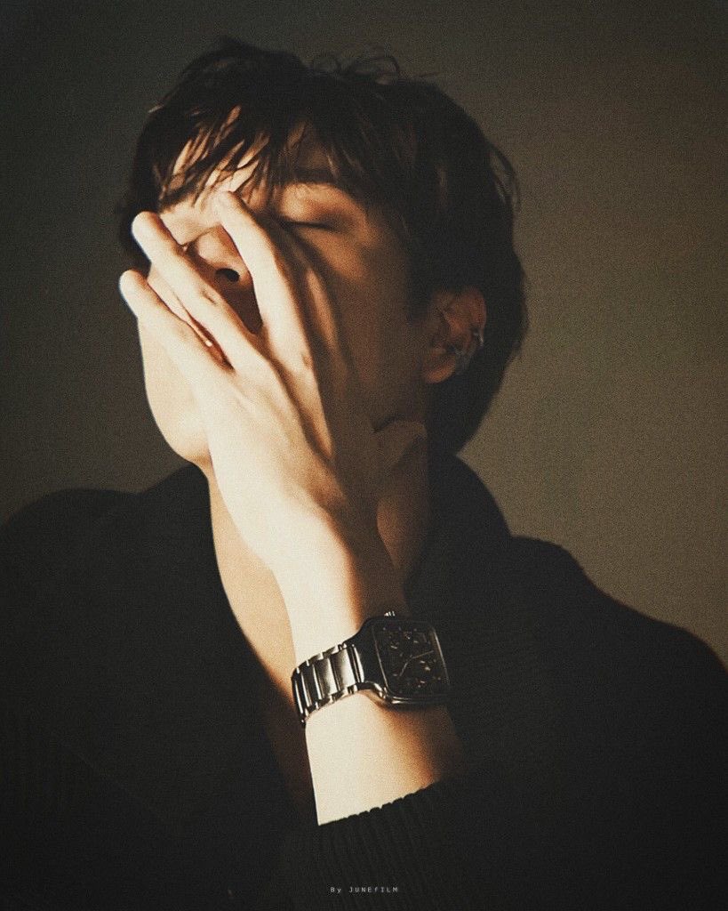 prantentions's tweet photo. (fic idea)💡: after their freshy music contest in freshman year, the architecture band “moi” actually grows big on campus. They start covering more songs on more events and by the end of sophomore year, lead singer and architecture leader Pran grows as a youth sex icon on campus https://t.co/e3wOZ7RFEK