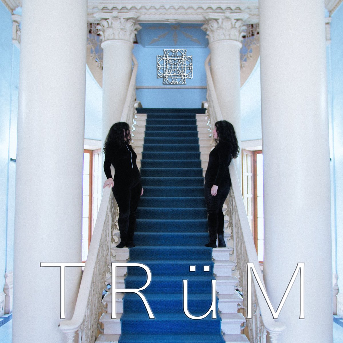 Las Escaleras - Video Clip - TRüM

youtu.be/sF_ahSY7i0g?si…