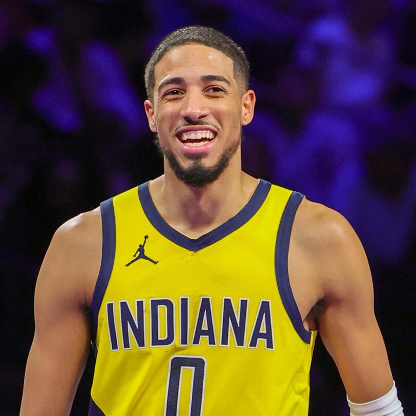 TheHateCentral's tweet photo. Tyrese Haliburton tonight:

9 Points
2-11 FG
1-6 3PT
66% FT

HIS HOOPING IS MATCHING HIS FITS…ASS 🤢🌟👏🧱 https://t.co/e5xCaeHKzA