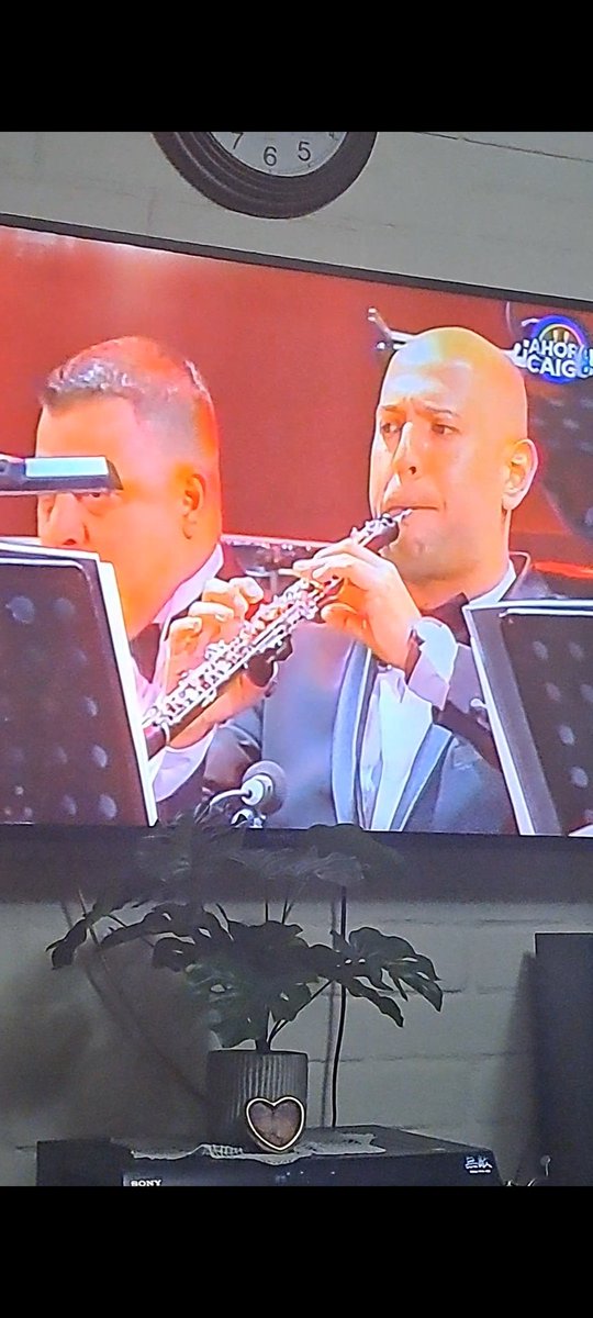 SrtaNegra's tweet photo. Me enamore del musico #andreaboceli https://t.co/s0wy3vzDXa