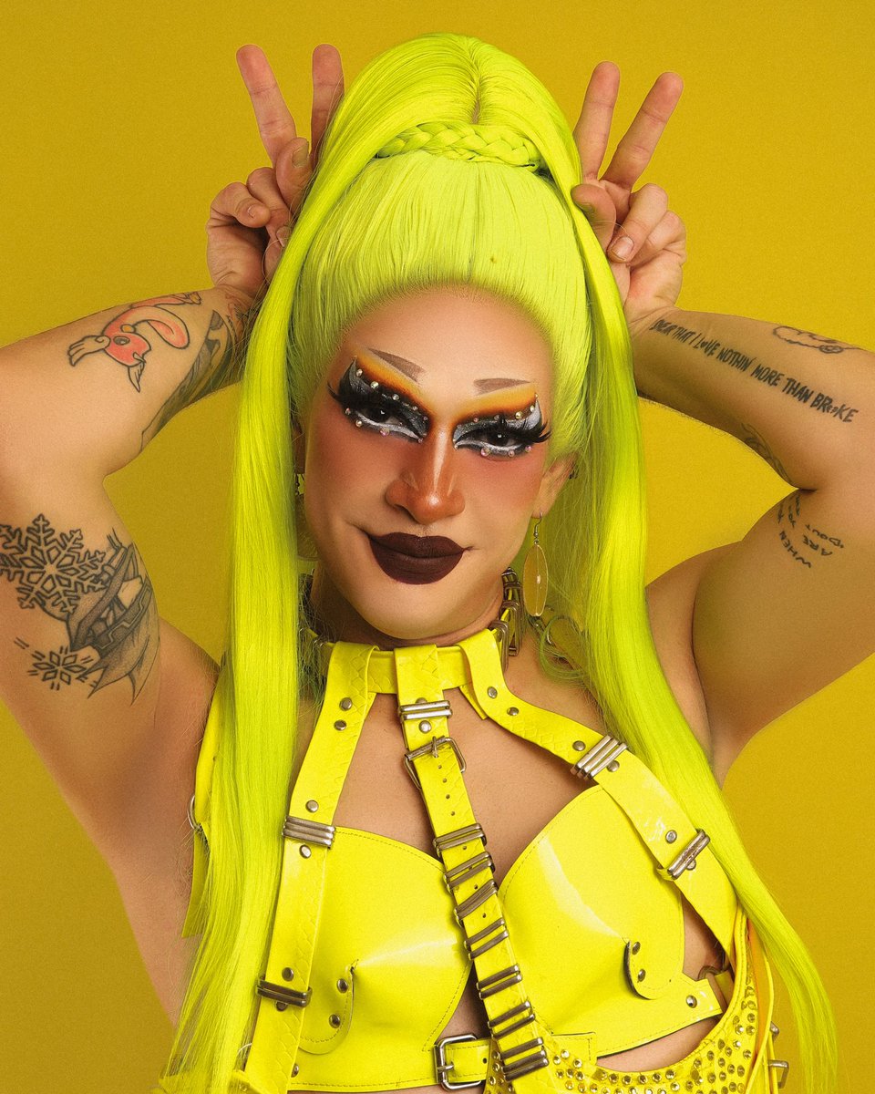 purpuraneon's tweet photo. 💛 @ArianaGrainder es Ariana.
El cortometraje @purpuraneon llega en Junio 🏳️‍🌈
Producido plr @kauyimx y dirigido por @lexrenteria. https://t.co/TUrndZ4GeP