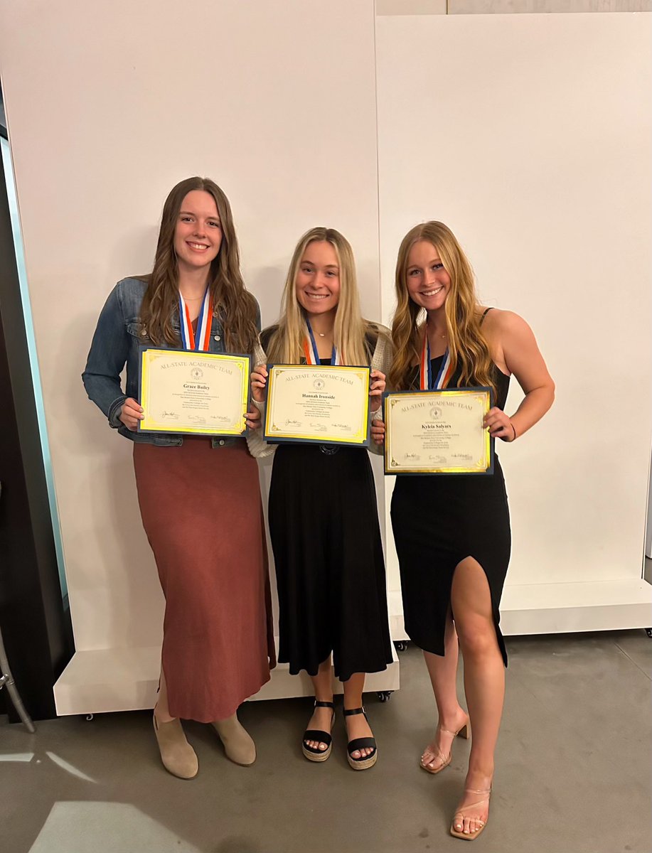 DMACCsoftball's tweet photo. ‼️CONGRATS‼️

We want to wish Hannah, Grace, and Kyleia a huge congratulations for receiving awards at the PTK ceremony! We are so proud of you! 

#GoBears🥎
@BobLigouri https://t.co/FK2fAoNLry