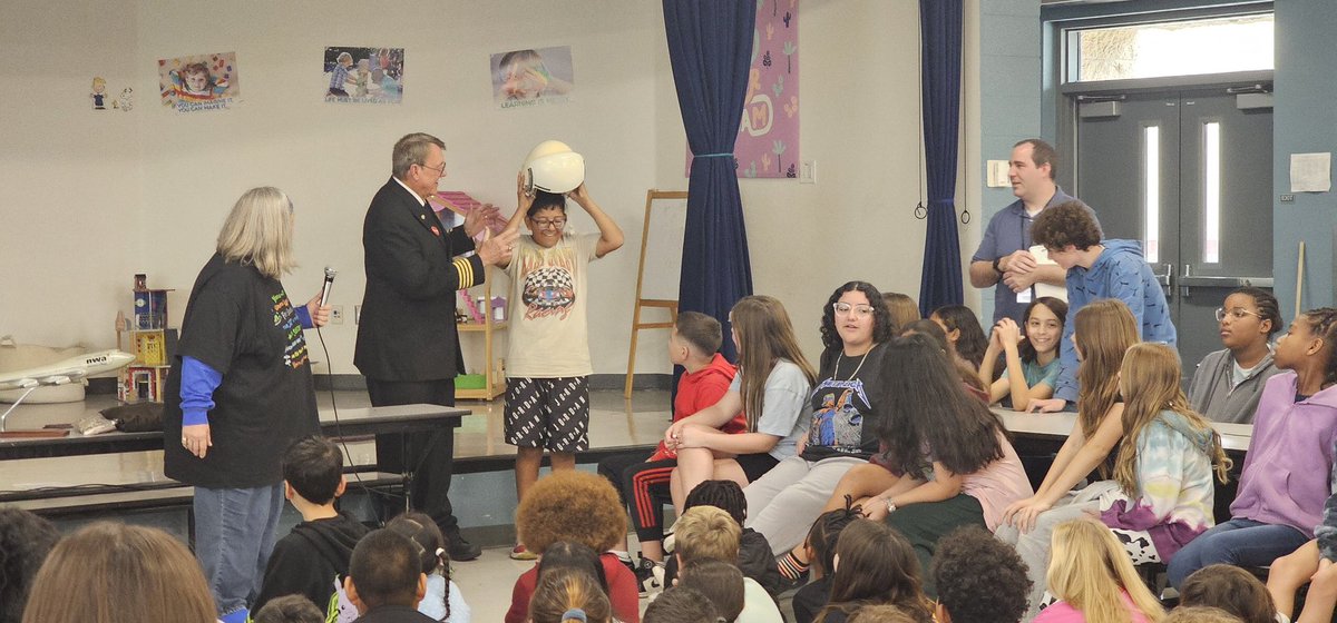 Leah Moran (@mrsleahmoran) on Twitter photo Captain Pat, a retired Northwestern/Delta pilot and Air Force veteran, inspired 3rd-6th grade students at Arrowhead today, sharing insights into his incredible career and emphasizing the crucial role literacy played in his journey. πβοΈ <a href="/DVUSD/">Deer Valley Unified School District</a> <a href="/ADvusd/">ArrowheadDVUSD</a> <a href="/Delta/">Delta</a> <a href="/usairforce/">U.S. Air Force</a> Captain Pat, a retired Northwestern/Delta pilot and Air Force veteran, inspired 3rd-6th grade students at Arrowhead today, sharing insights into his incredible career and emphasizing the crucial role literacy played in his journey. πβοΈ <a href="/DVUSD/">Deer Valley Unified School District</a> <a href="/ADvusd/">ArrowheadDVUSD</a> <a href="/Delta/">Delta</a> <a href="/usairforce/">U.S. Air Force</a>