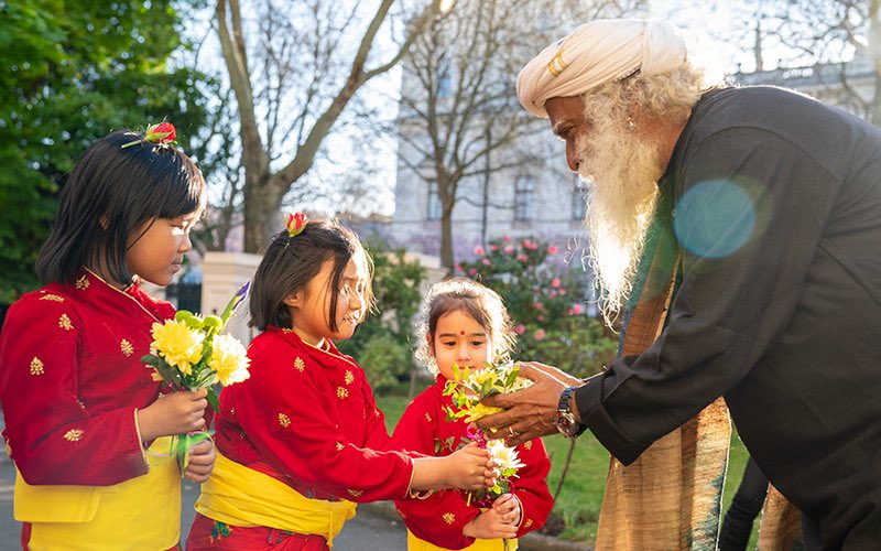 SadhguruJV's tweet photo. An opinion is a way of forcing a person into a restrictive mold. Love means Nurturing a person into a new Possibility. Love and opinions cannot go together. #SadhguruQuotes https://t.co/sBzqUgEOh6